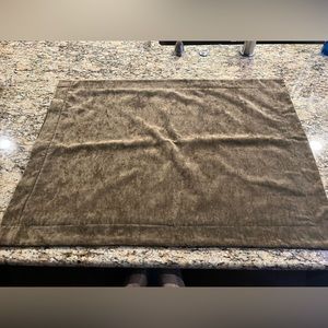 Tomasini fine linens 25x33.5” euro sham green